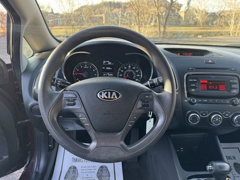 Used 2017 Kia Forte LX image 3