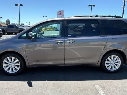 Used 2014 Toyota Sienna Limited w/ Limited Premium Package AWD/4WD image 3