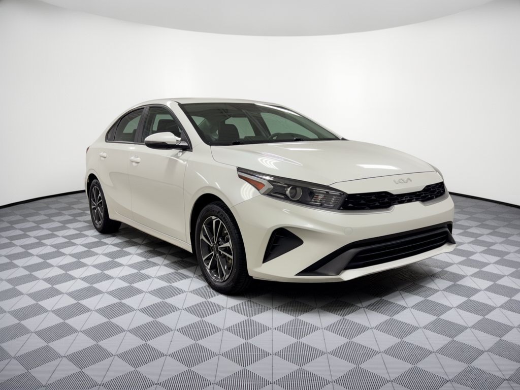 Used 2023 Kia Forte LXS w/ LXS Technology Package FWD image 7