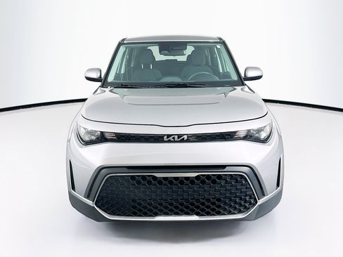 Used 2025 Kia Soul LX w/ LX Technology Package FWD image 2
