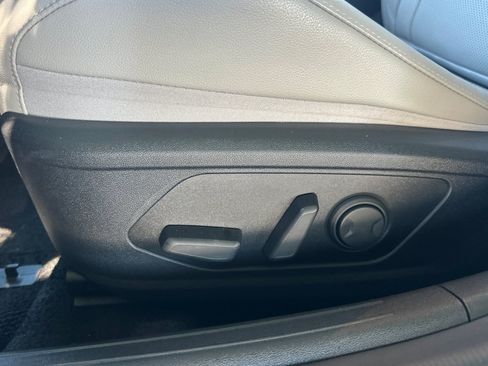 Used 2023 Hyundai Elantra Limited FWD image 14