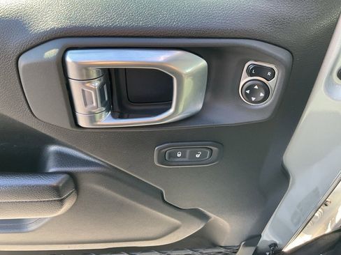 Used 2024 Jeep Wrangler Sport S image 4