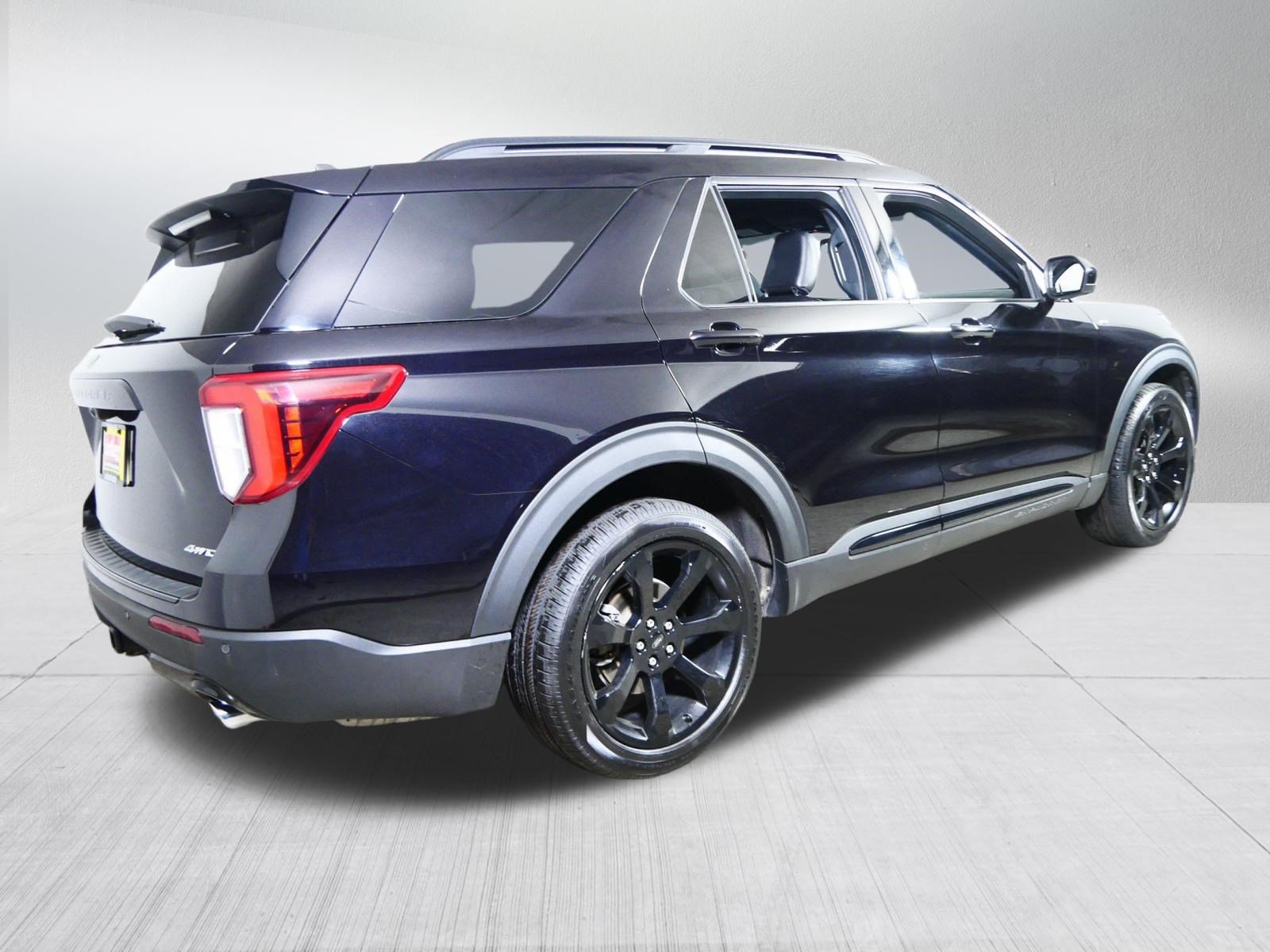 Used 2023 Ford Explorer ST-Line w/ Class IV Trailer Tow Package AWD/4WD image 7