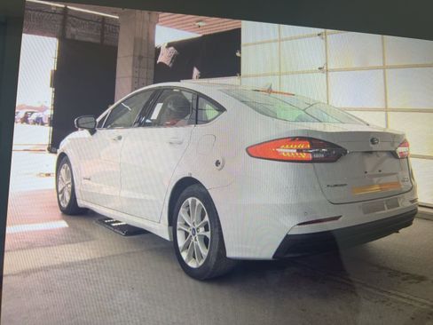 Used 2019 Ford Fusion SE image 5