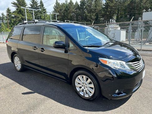 Used 2014 Toyota Sienna XLE AWD/4WD image 3