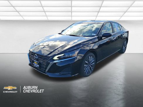 Used 2025 Nissan Altima 2.5 SV FWD image 7
