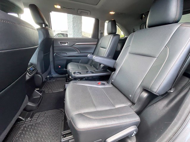 Used 2016 Toyota Highlander Limited Platinum AWD/4WD image 26
