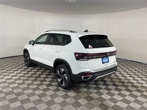 New 2025 Volkswagen Taos SE image 20