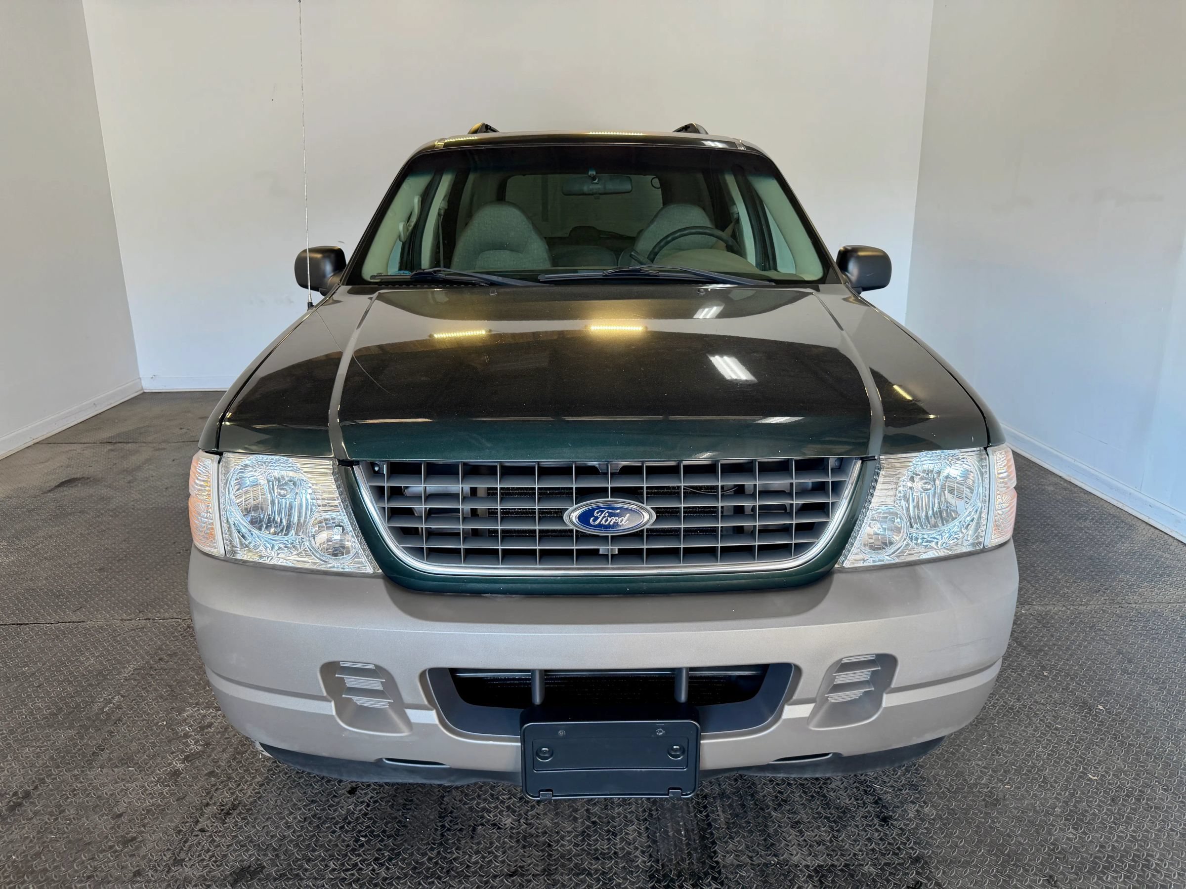 Used 2002 Ford Explorer XLS RWD image 3