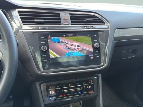 Certified 2023 Volkswagen Tiguan SE w/ Panoramic Sunroof Package FWD image 19