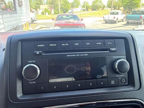 Used 2013 Dodge Grand Caravan SXT image 13