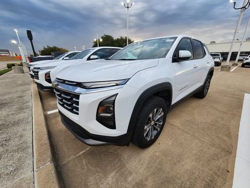 Used 2026 Chevrolet Equinox LT FWD image 3