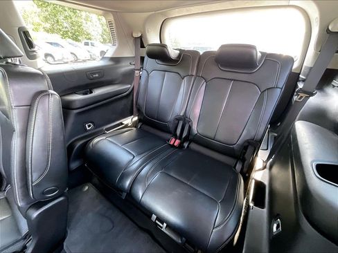 Used 2023 Jeep Grand Cherokee L Limited AWD/4WD image 16