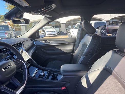 New 2025 Jeep Grand Cherokee L Altitude image 34