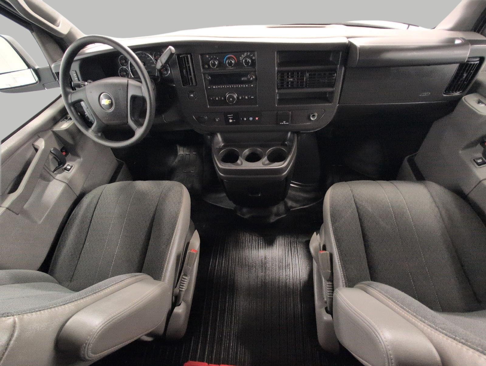 Used 2025 Chevrolet Express 2500 w/ Driver Convenience Package RWD image 7