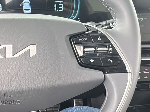 New 2025 Kia Niro EX Touring image 22