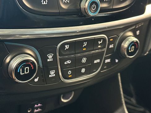 Used 2020 Chevrolet Traverse Premier FWD image 23