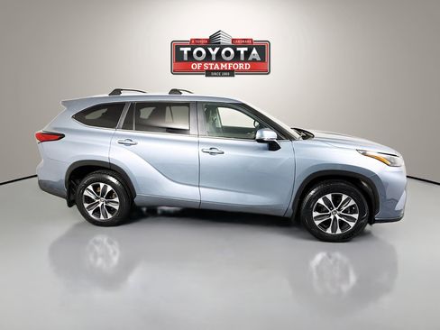 Certified 2023 Toyota Highlander XLE image 8