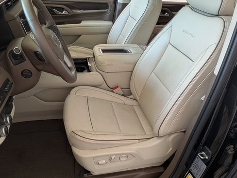 Used 2023 GMC Yukon XL Denali RWD image 17