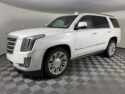 Used 2018 Cadillac Escalade Platinum AWD/4WD image 2