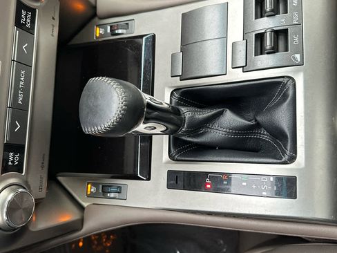 Used 2018 Lexus GX 460 w/ Navigation Package image 16