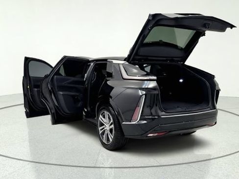 Used 2024 Cadillac Lyriq Luxury AWD/4WD image 16