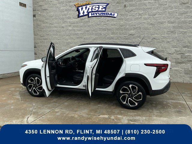Used 2024 Chevrolet Trax RS FWD image 15