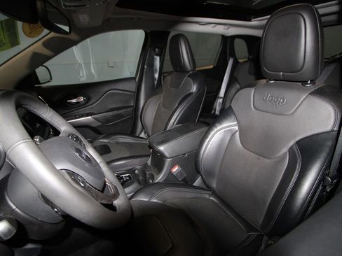 Used 2022 Jeep Cherokee Limited image 4