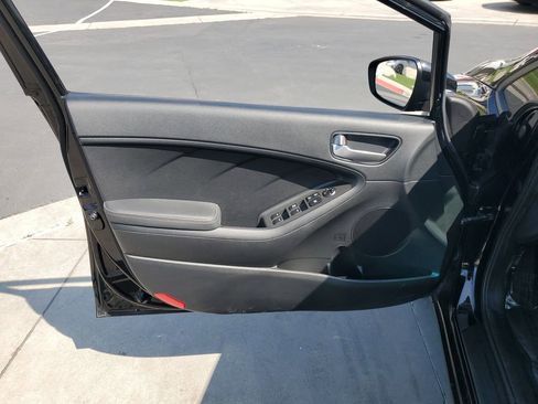 Used 2017 Kia Forte LX image 17