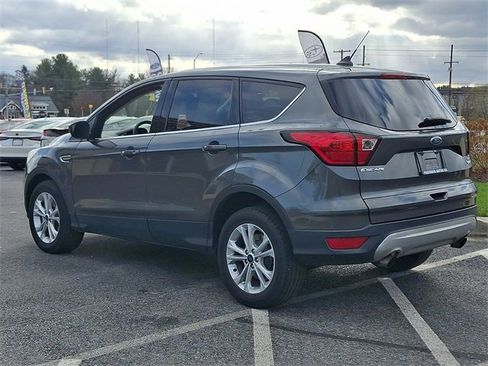 Used 2019 Ford Escape SE image 4