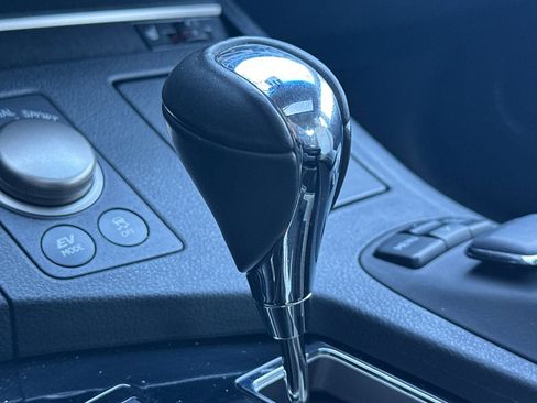 Used 2013 Lexus ES 300h image 27