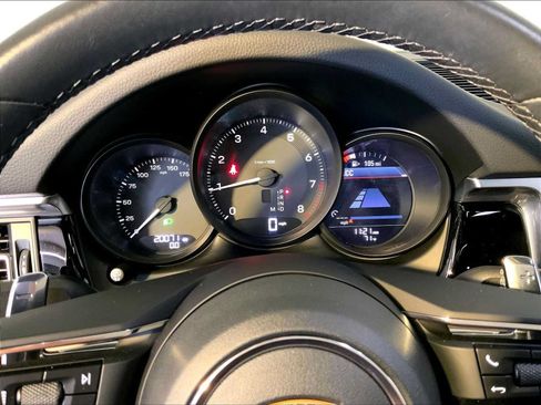Certified 2023 Porsche Macan AWD/4WD image 29