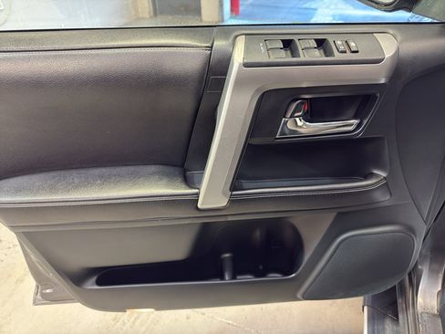 Used 2016 Toyota 4Runner SR5 AWD/4WD image 13