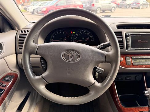 Used 2004 Toyota Camry LE image 18