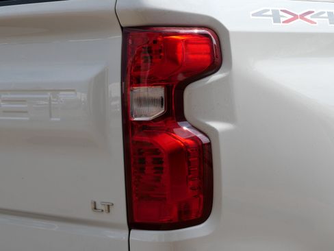 Used 2021 Chevrolet Silverado 1500 LT AWD/4WD image 28