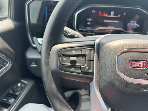Used 2025 GMC Sierra 1500 SLT image 18