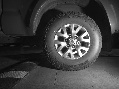 Used 2016 Toyota Tacoma SR5 w/ SR5 Appearance Package (DN) AWD/4WD image 8