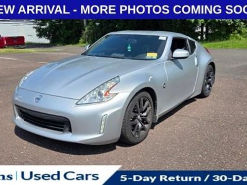 Used 2017 Nissan 370Z Coupe RWD image 3