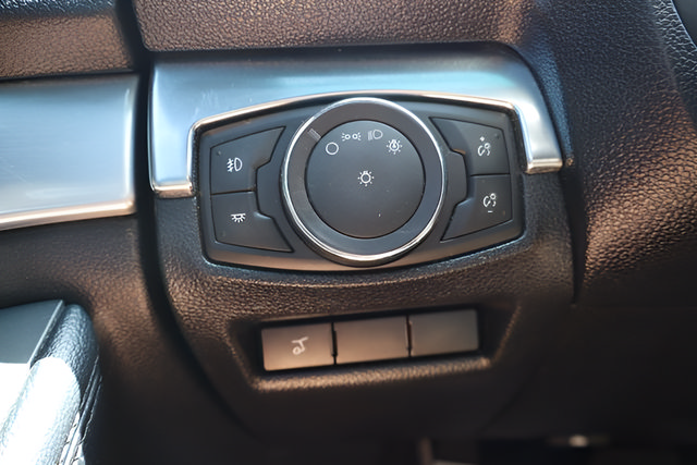 Used 2018 Ford Explorer Limited FWD image 34