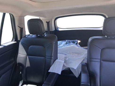 Used 2023 Lincoln Aviator AWD w/ Premium Package image 16