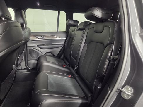Used 2026 Jeep Grand Cherokee Altitude RWD image 24