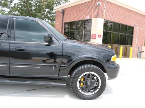 Used 2002 Lincoln Blackwood RWD image 64