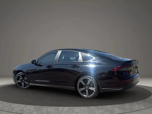 Used 2023 Honda Accord Sport image 4