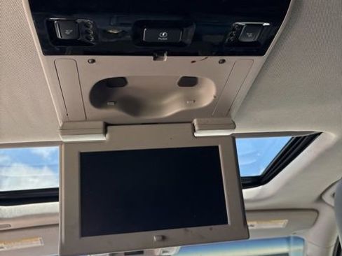 Used 2019 GMC Yukon SLT w/ Premium Edition image 14