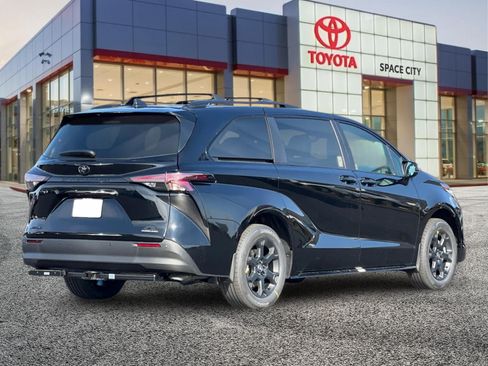 New 2026 Toyota Sienna XLE Woodland Edition AWD/4WD image 6
