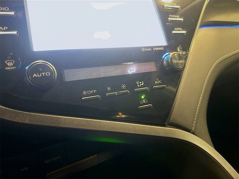 Used 2020 Toyota Camry XSE image 18