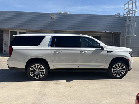 Used 2023 GMC Yukon XL Denali w/ Denali Reserve Package image 4