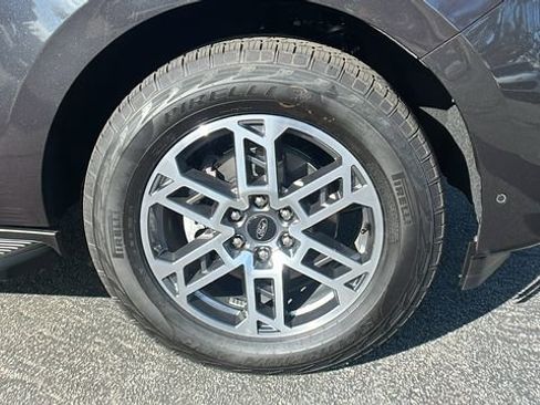 New 2025 Ford Expedition Active image 8