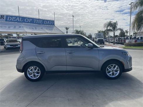 Used 2023 Kia Soul LX w/ LX Technology Package image 9