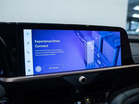 Certified 2024 Toyota Crown Limited image 25